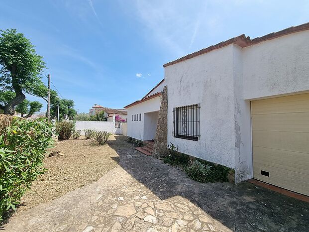 Excelente oportunidad, casa para reformar en zona prime de Empuriabrava