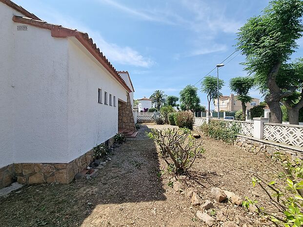 Excelente oportunidad, casa para reformar en zona prime de Empuriabrava