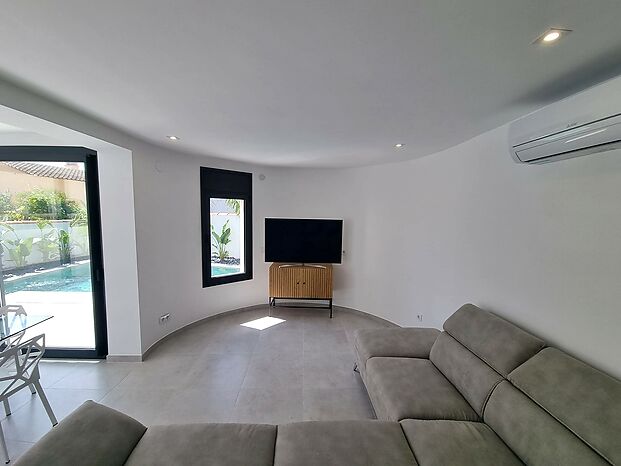 Casa reformada con piscina en una buena zona residencial