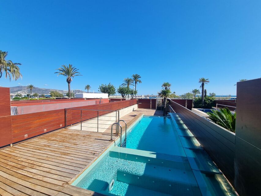 Fantastique villa exclusive avec piscine et amarrage en première ligne de mer