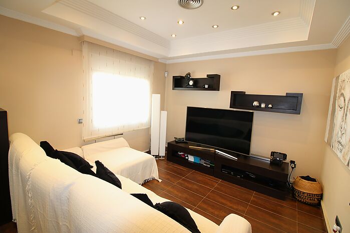 Fantástica casa en planta baja con piscina privada en Empuriabrava