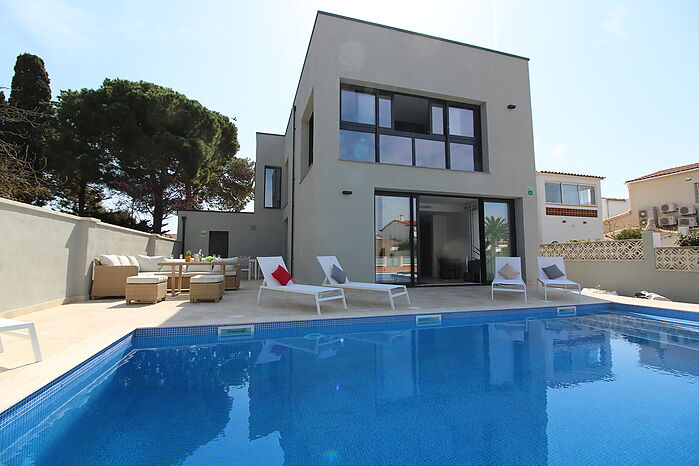 Wonderful newly built villa with boat mooring of 12 m