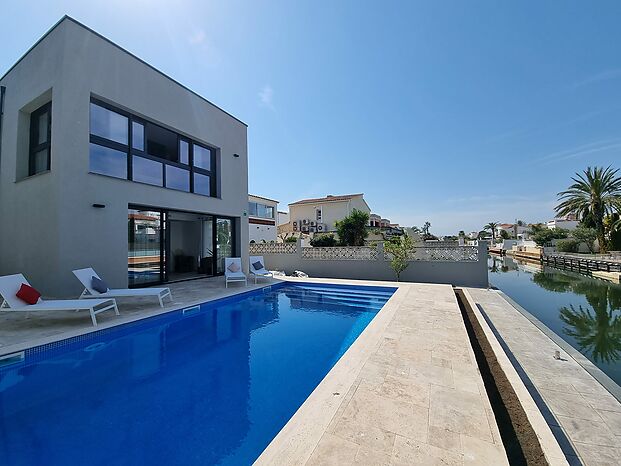 Wonderful newly built villa with boat mooring of 12 m