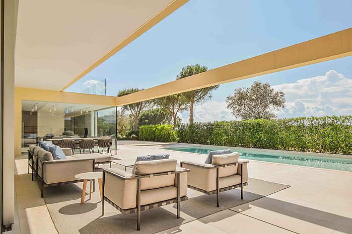Impresionante villa de diseño en el Golf de Peralada